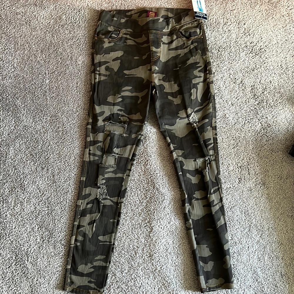 Camouflage, stretch pants with rips, size L, NEW.